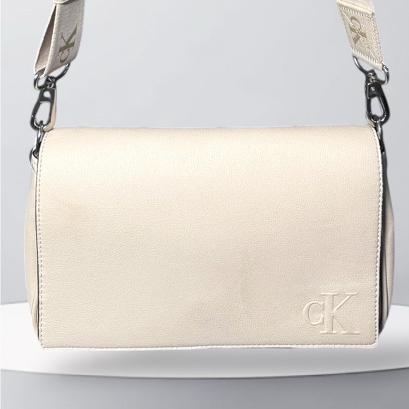 🤍Calvin Klein CK Logo Strap Flap Crossbody Bag Beige Minimalist Athleisure - Picture 2 of 9
